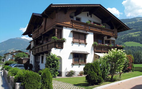 Landhaus Martin: Property, House, Building, Architecture, Real Estate, Home, Mountain Range, Mountain, Estate, Residential Area