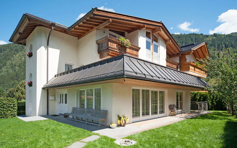 Obetzhofer: Sky, Plant, Building, Daytime, Property, Window, Tree, Architecture, Urban Design, Leisure