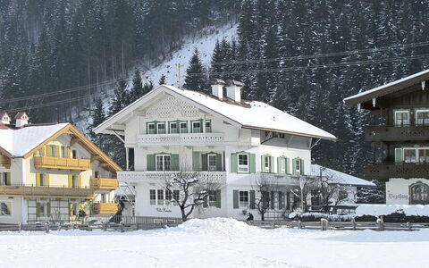 Mayrhofen 686: Snow, Winter, Home, Property, House, Tree, Sky, Building, Freezing, Real Estate