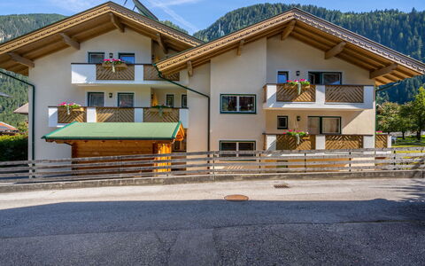 Mayrhofen 687: Building, Sky, Property, Plant, Window, Architecture, Land Lot, House, Tree, Shade