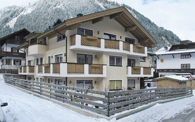 Mayrhofen 687: Sky, Building, Property, Snow, Window, Mountain, Cloud, House, Slope, Neighbourhood