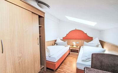 Accommodation:&nbsp;Rosa 687.1