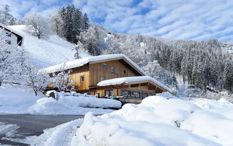 Talbach: Snow, Winter, Freezing, Mountain, Property, Geological Phenomenon, Sky, House, Home, Tree