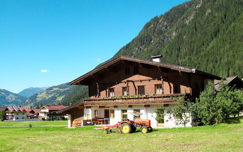 Mayrhofen 691: Sky, Mountain, Property, Plant, Ecoregion, Building, Natural Landscape, House, Land Lot, Highland
