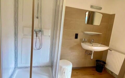 Sonneck: Plumbing Fixture, Wood, Sink, Bathroom, Shower, Plumbing, Flooring, Tap