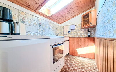 Fichtenblick 664.4: Flooring, Wood, Floor, Interior Design, Tile, Major Appliance, Ceiling, Room, Wood Stain, Kitchen
