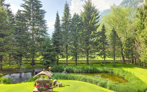 Garberlashof: Tree, Green, Grass, Nature, Natural Landscape, Landscape, Garden, Lawn, Land Lot, Landscaping