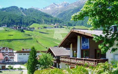 Sölden 622: Mountain, Property, Sky, Plant, Building, Green, Nature, Natural Landscape, Tree, House