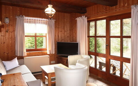 Imst 615: Property, Furniture, Table, Wood, Interior Design, Window, Lighting, Couch, Picture Frame, Shade