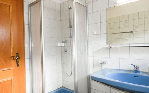 Spiss-Samnaun 602: Property, Plumbing Fixture, Sink, Tap, Door, Bathroom, Purple, Interior Design, Building