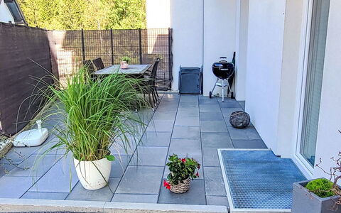 Tschiderer: Flowerpot, Flooring, Floor, Composite Material, Garden, Outdoor Furniture, Houseplant, Concrete, Yard, Chair