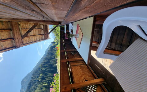 Apart Ladner: Building, Wood, Shade, House, Architecture, Line, Wall, Water, Roof, Tree