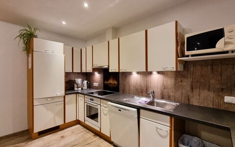 Apart Birgit: Cabinetry, Countertop, Property, Sink, Tap, Kitchen Sink, Kitchen, Wood, Kitchen Stove, Flooring