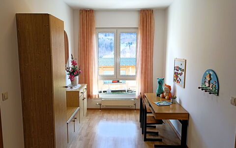 Schmidt: Furniture, Table, Window, Building, Houseplant, Wood, Interior Design, Living Room, Curtain, Flooring
