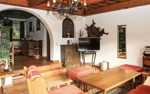 Walcher: Room, Property, Building, Interior Design, Ceiling, Furniture, House, Beam, Real Estate, Table