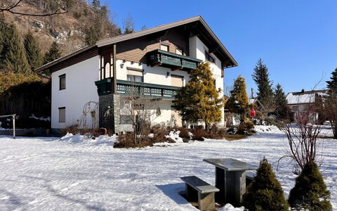 Feldkirchen in Kärnten 607: Sky, Building, Plant, Snow, Window, Tree, House, Mountain, Slope, Cottage