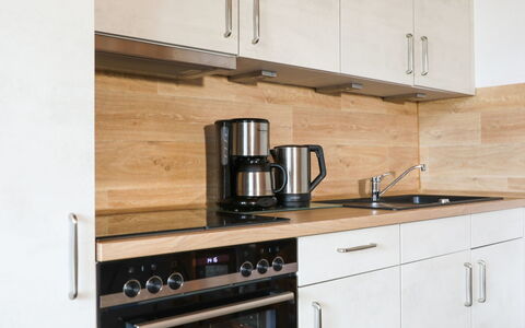 Wingst 640: Cabinetry, Property, Countertop, Kitchen Sink, Kitchen Stove, Tap, Wood, Kitchen Appliance, Kitchen, Cooktop