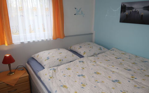 Otterndorf 663: Furniture, Building, Window, Azure, Comfort, Wood, Textile, Curtain, Bed