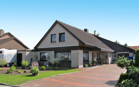 Christine: Sky, Plant, Building, Window, Road Surface, House, Land Lot, Grass, Door, Asphalt
