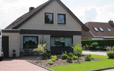Christine: Plant, Building, Sky, Cloud, Property, Window, House, Land Lot, Door, Grass