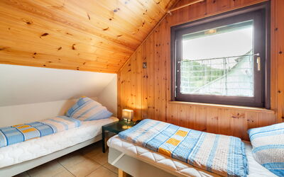 Erica 604.1: Property, Building, Window, Comfort, Wood, Interior Design, Flooring, Pillow, Floor, Living Room