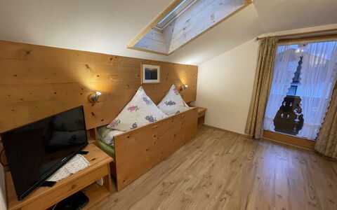 Accommodation:&nbsp;Kramer 627.2