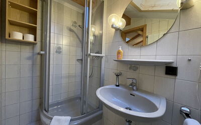 Accommodation:&nbsp;Fricken 627.3