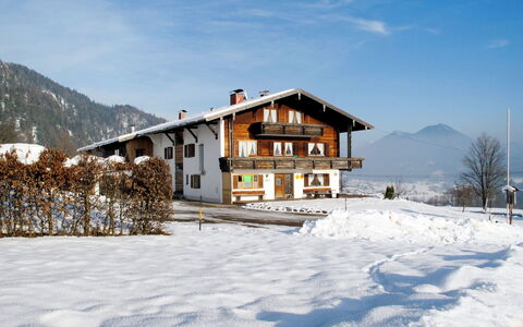 Widhölzl: Sky, Cloud, Snow, Mountain, Building, Window, Slope, Tree, House, Freezing