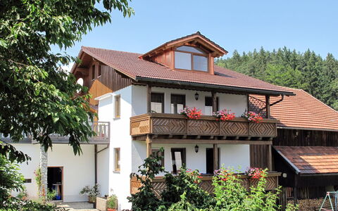 Kühbeck: Plant, Sky, Building, Window, House, Tree, Land Lot, Vegetation, Residential Area