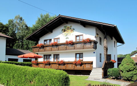 Hagengruber: Plant, Building, Sky, Property, Window, House, Land Lot, Tree, Residential Area
