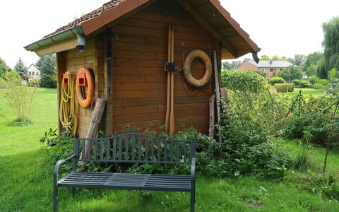 Wesenberg 602: Plant, Sky, Green, Building, Outdoor Bench, Wood, Land Lot, Cottage, Tree, Door