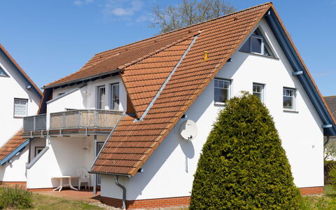 Gartenstraße: Building, Window, House, Home, Roof, Residential Area, Facade, Cottage, Urban Design, Siding