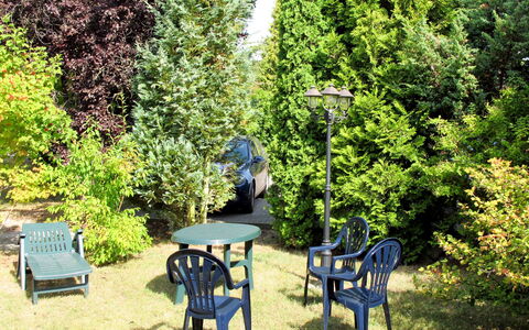 Godern 614: Furniture, Plant, Plant Community, Nature, Botany, Leaf, Table, Natural Landscape, Outdoor Furniture, Tree
