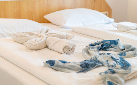 Ostseebad Sellin 617: Comfort, Textile, Linens, Bedding, Bed, Bed Sheet, Bedroom, Wood, Electric Blue, Room