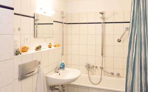Ostseebad Lubmin 606: Bathroom Sink, Plumbing Fixture, Interior Design, Sink, Bathroom, Flooring, Tap, Floor, Plumbing, Room