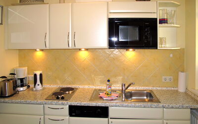 Luise von Preußen 680.4: Countertop, Cabinetry, Tap, Kitchen Sink, Sink, White, Kitchen, Kitchen Stove, Kitchen Appliance, Plumbing Fixture