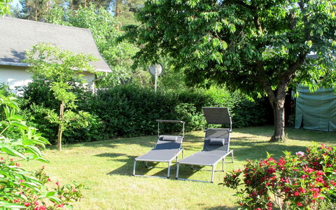 Plau am See 619: Garden, Yard, Property, Tree, Grass, Lawn, Backyard, Botany, Real Estate, House