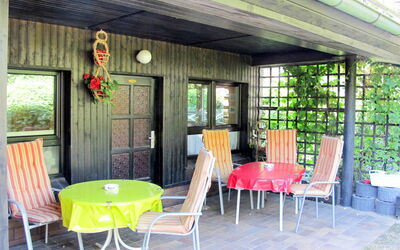 Plau am See 619: Furniture, Table, Property, Chair, Plant, Green, Window, Door, Interior Design, Houseplant