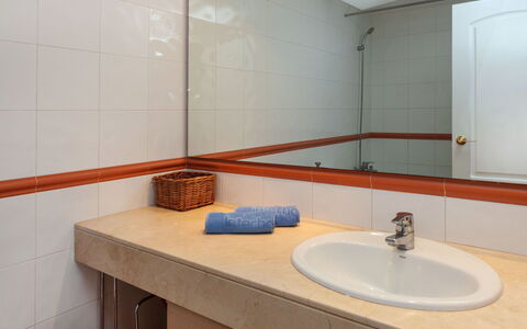 Pals 646: Bathroom, Room, Property, Tile, Interior Design, Tap, Bathroom Sink, Architecture, Ceramic, Floor
