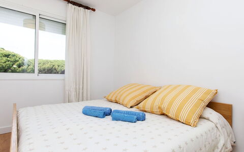 Green Mar C: Furniture, Property, Building, Comfort, Azure, Textile, Interior Design, Wood, Shade
