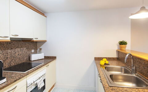 Green Mar C: Brown, Countertop, Kitchen Sink, Cabinetry, Property, Sink, Kitchen, Tap, Wood, Plumbing Fixture