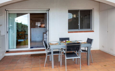 Trebol Blanco: Property, Room, Building, House, Furniture, Real Estate, Home, Floor, Door, Chair