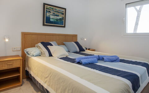 Trebol Blanco: Bedroom, Bed, Furniture, Bed Sheet, Room, Property, Bedding, Bed Frame, Mattress, Wall