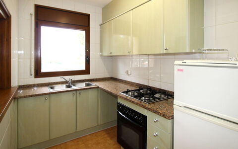 Palsmar: Cabinetry, Countertop, Property, Kitchen Sink, Tap, Sink, Building, Kitchen Stove, Kitchen, Kitchen Appliance