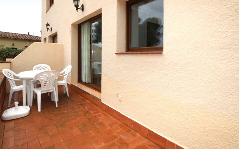 Palsmar: Building, Furniture, Window, Wood, Plant, Shade, Interior Design, Floor, Flooring, Sky