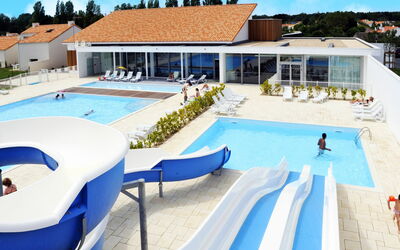 Olonne sur Mer 607: Sky, Property, Swimming Pool, Building, Window, Blue, Azure, Shade, Outdoor Furniture, Chair