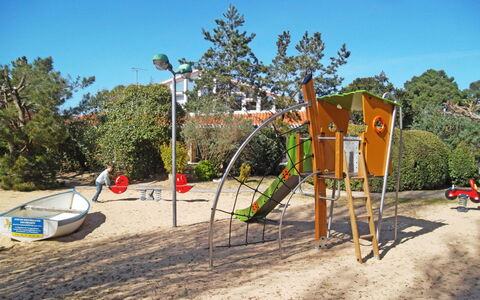 Saint Hilaire de Riez 606: Playground, Public Space, Outdoor Play Equipment, Human Settlement, Playground Slide, City, Swing, Recreation, Tree, Sky