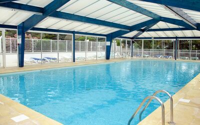 Saint Hilaire de Riez 606: Water, Swimming Pool, Building, Azure, Shade, Leisure, Aqua, Composite Material, Real Estate, Resort Town