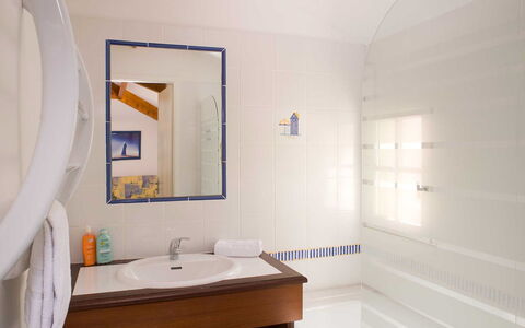 Saint Hilaire de Riez 608: Mirror, Tap, Sink, Plumbing Fixture, Bathroom Sink, Bathroom, Wood, Interior Design, Architecture