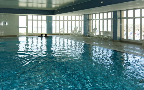 Saint Malo 607: Water, Property, Swimming Pool, Building, Floor, Composite Material, Leisure, Recreation